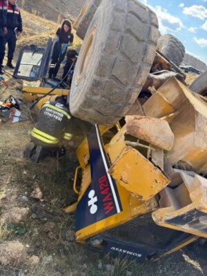 eskisehirde is makinesi devrildi operator yaralandi RR8uLCRe.jpg