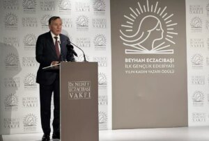 koray avci cakman yilin kadin yazari odulunu kazandi a7NlwrYl.jpg